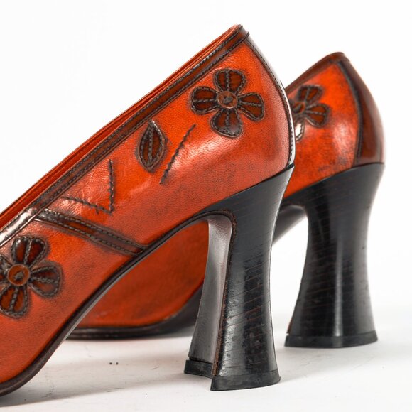 Prada AW/96 Orange Leather Floral-Applique Pumps - Picture 7 of 9